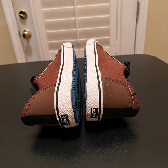 Zhik size 6 brown with black accents laceup - Picture 2 of 11